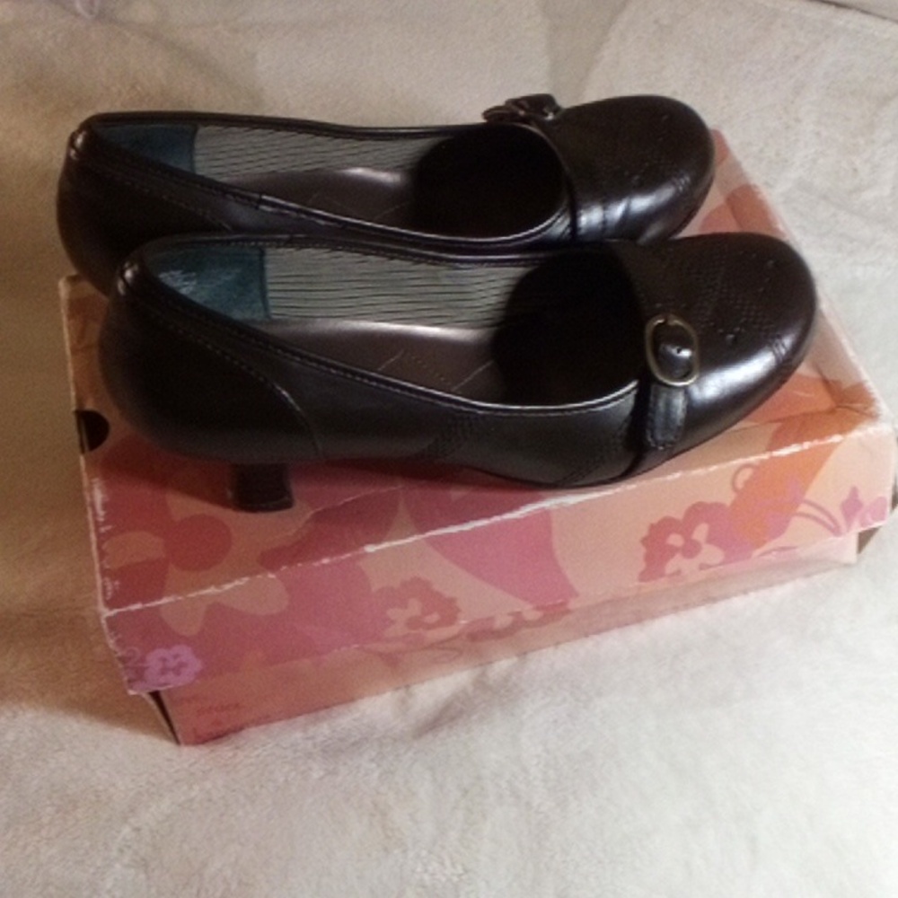 MUDD WOMENS BROWN BUCKLED DRESS IN BOX LIKE NEW PSHOES SIZE 8 - Picture 2 of 12